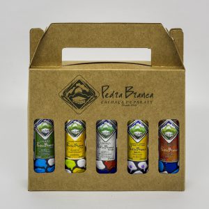 Kit com 5 Cachaças Pedra Branca 50ml Pintadas – 01 unidade